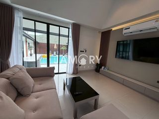 Villa en alquiler y en venta de 4 habitaciones en Bang Lamung, Chonburi