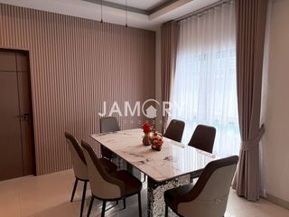 Villa en alquiler y en venta de 4 habitaciones en Bang Lamung, Chonburi