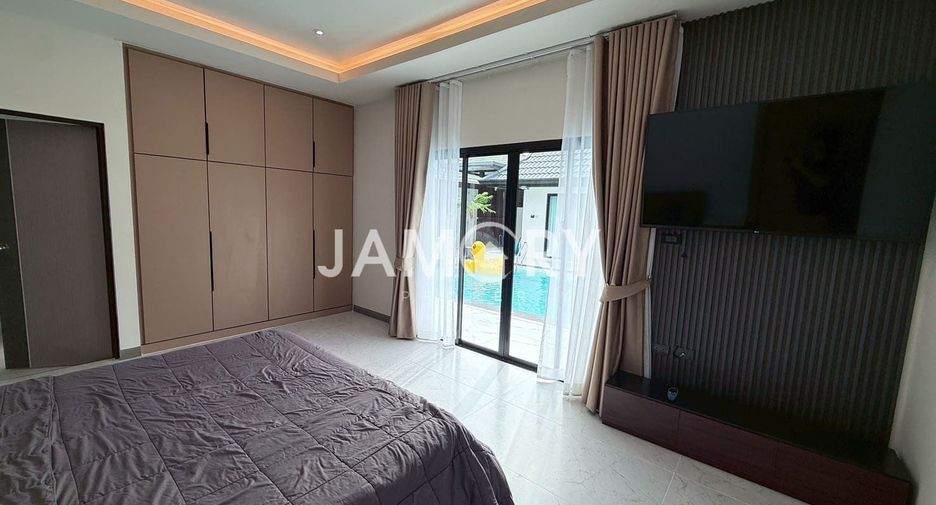 Villa en alquiler y en venta de 4 habitaciones en Bang Lamung, Chonburi