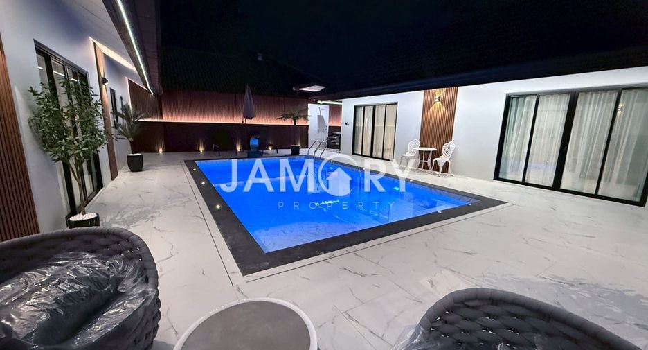 Villa en alquiler y en venta de 4 habitaciones en Bang Lamung, Chonburi