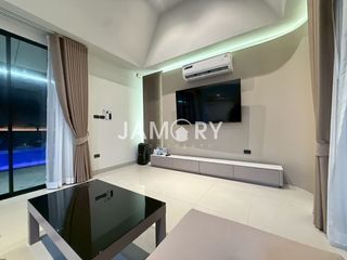 Villa en alquiler y en venta de 4 habitaciones en Bang Lamung, Chonburi