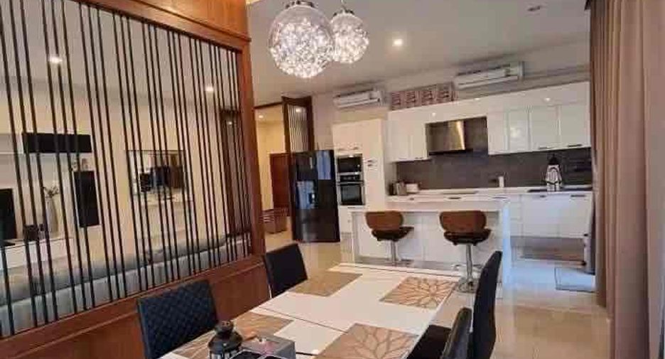 For rent 3 bedrooms villa in Huay Yai, Pattaya