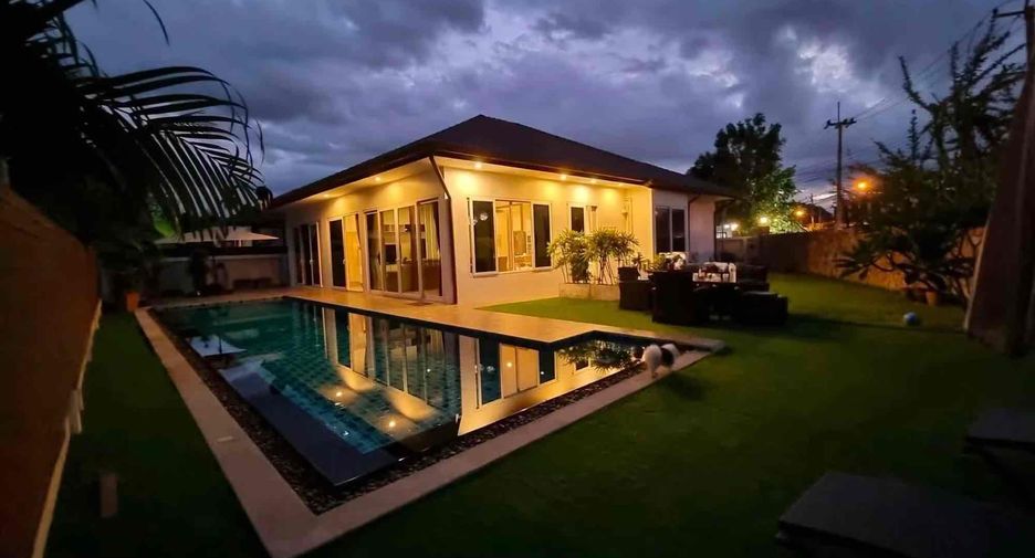 For rent 3 bedrooms villa in Huay Yai, Pattaya
