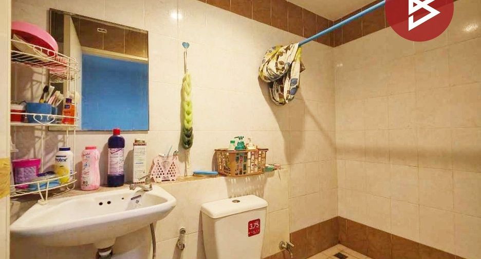 À vendre 3 chambres maison de ville à Mueang Nakhon Pathom, Nakhon Pathom