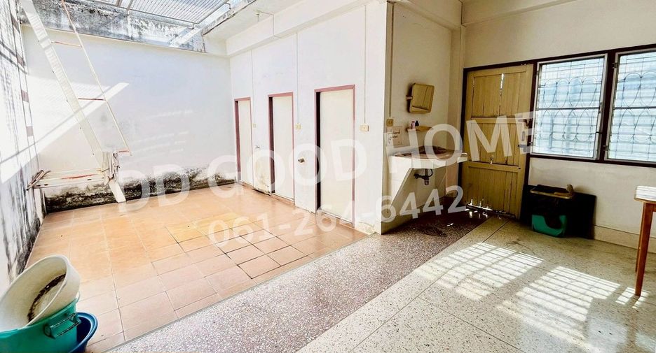 À vendre 19 chambres local commercial à Mueang Lop Buri, Lopburi