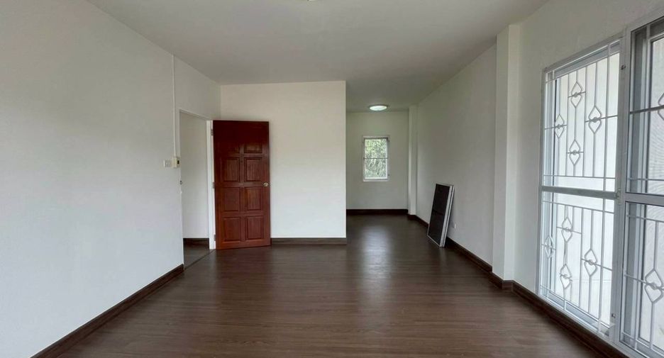 À vendre 3 chambres maison à Bang Kapi, Bangkok
