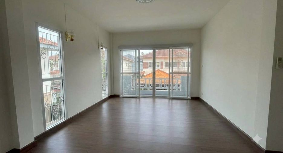 À vendre 3 chambres maison à Bang Kapi, Bangkok