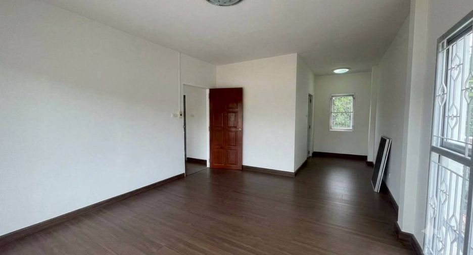 À vendre 3 chambres maison à Bang Kapi, Bangkok