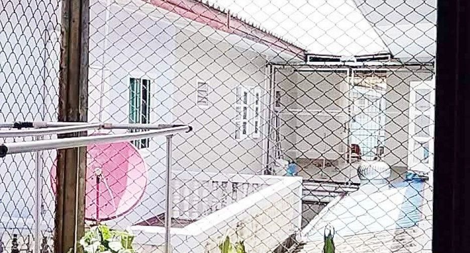 Casa adosada en venta de 3 habitaciones en Bang Phli, Samut Prakan