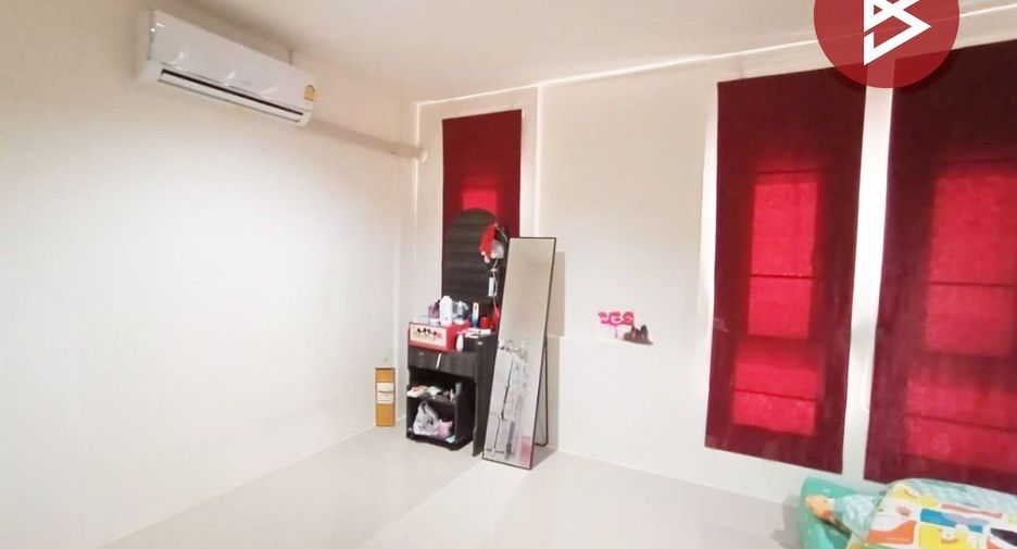 Casa adosada en venta de 2 habitaciones en Phan Thong, Chonburi