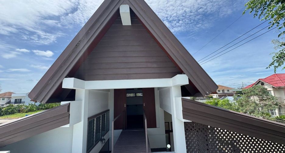 For rent 3 bedrooms villa in Mueang Chon Buri, Chonburi