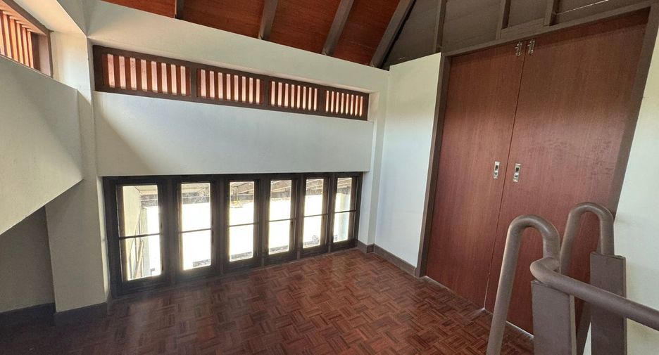 For rent 3 bedrooms villa in Mueang Chon Buri, Chonburi