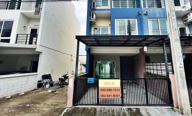Casa adosada en venta de 3 habitaciones en Khan Na Yao, Bangkok