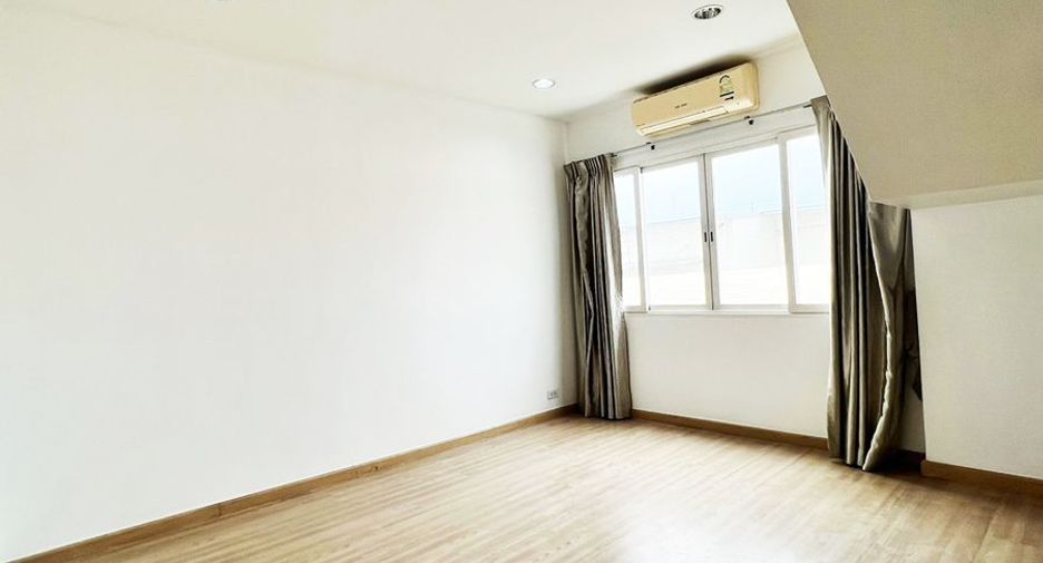 Casa adosada en venta de 3 habitaciones en Khan Na Yao, Bangkok