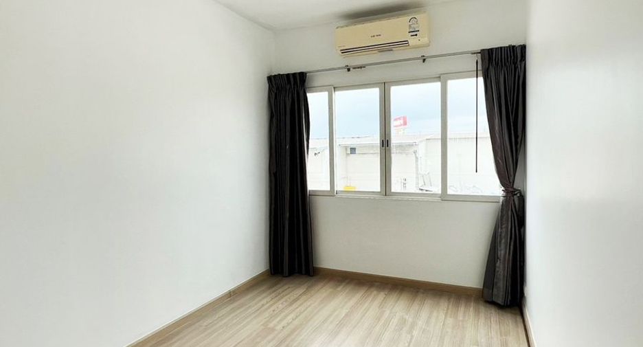 Casa adosada en venta de 3 habitaciones en Khan Na Yao, Bangkok