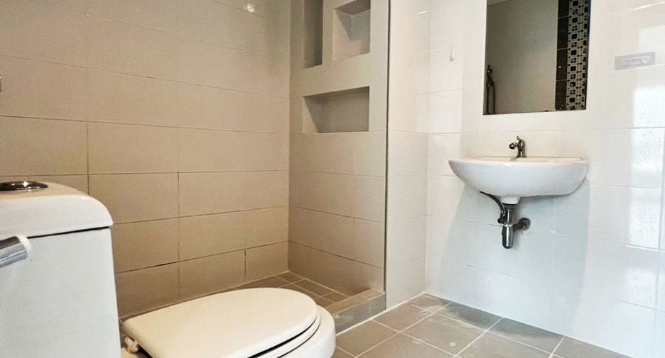 Casa adosada en venta de 3 habitaciones en Khan Na Yao, Bangkok