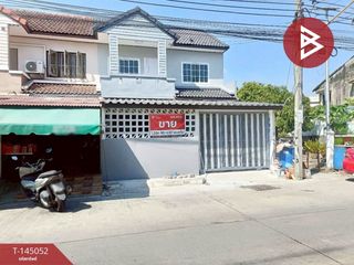 Casa adosada en venta de 3 habitaciones en Phra Samut Chedi, Samut Prakan