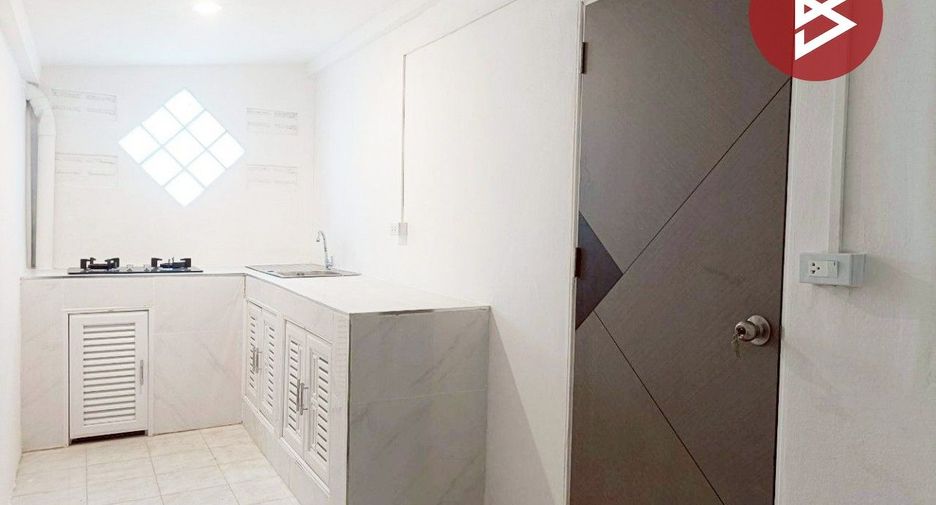 Casa adosada en venta de 3 habitaciones en Phra Samut Chedi, Samut Prakan