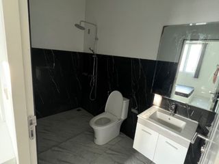 Local comercial en venta de 4 habitaciones en Mueang Chon Buri, Chonburi