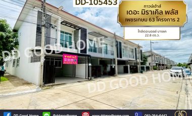 Casa adosada en venta de 3 habitaciones en Bang Khae, Bangkok