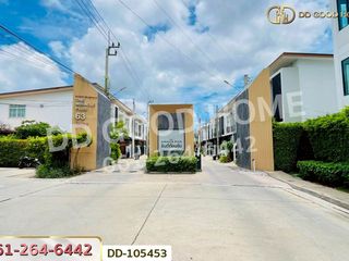 Casa adosada en venta de 3 habitaciones en Bang Khae, Bangkok