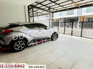 Casa adosada en venta de 3 habitaciones en Bang Khae, Bangkok