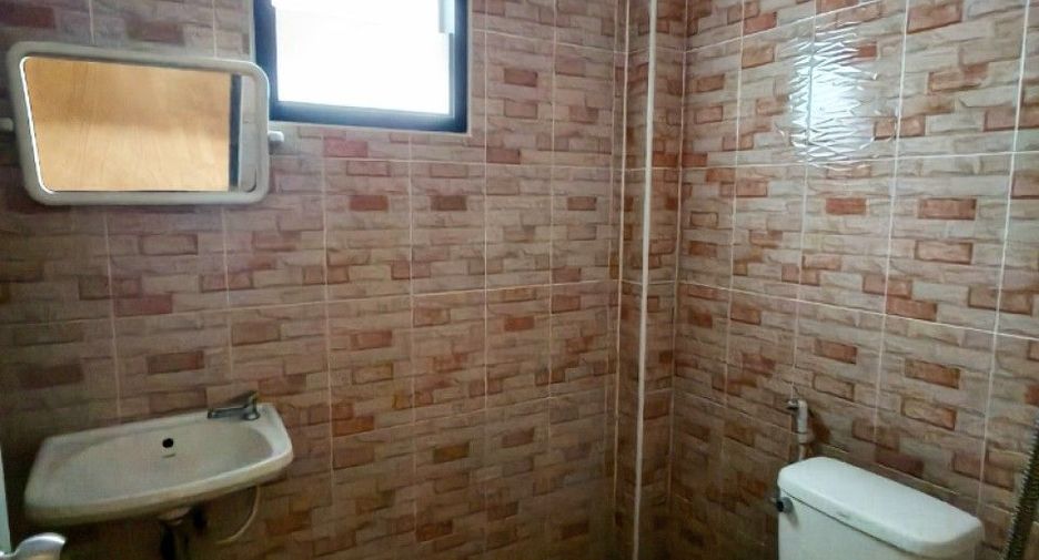 For sale 2 bedrooms retail Space in Phan Thong, Chonburi