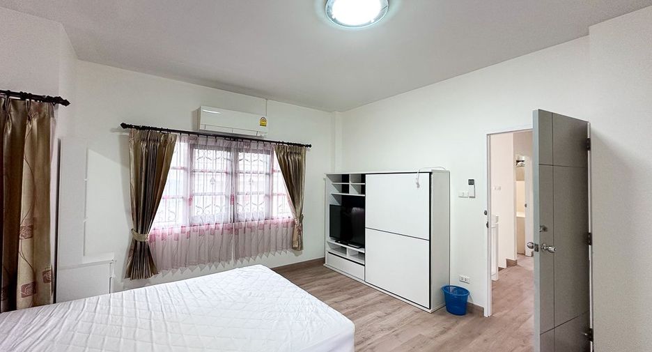 For rent 3 bedrooms house in Mueang Chiang Mai, Chiang Mai