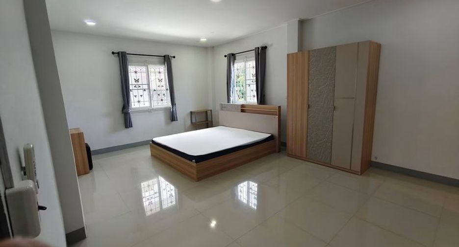 À louer 3 chambres maison à Pluak Daeng, Rayong