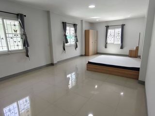À louer 3 chambres maison à Pluak Daeng, Rayong