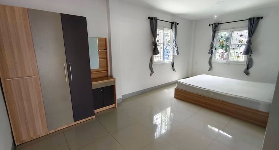 À louer 3 chambres maison à Pluak Daeng, Rayong