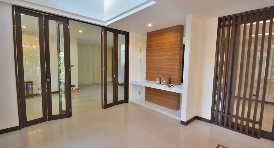 Casa en alquiler de 3 habitaciones en Suan Luang, Bangkok