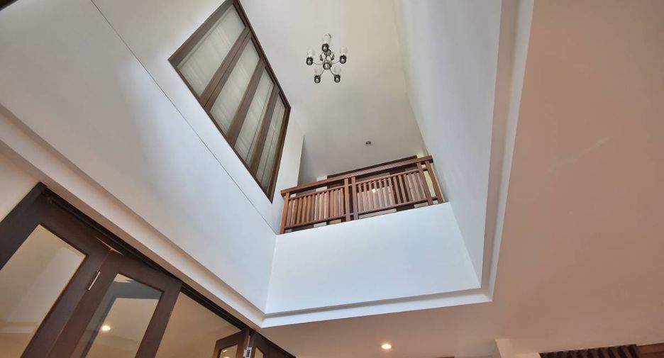 Casa en alquiler de 3 habitaciones en Suan Luang, Bangkok