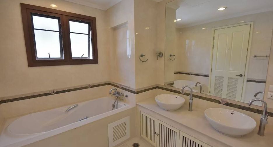 Casa en alquiler de 3 habitaciones en Suan Luang, Bangkok
