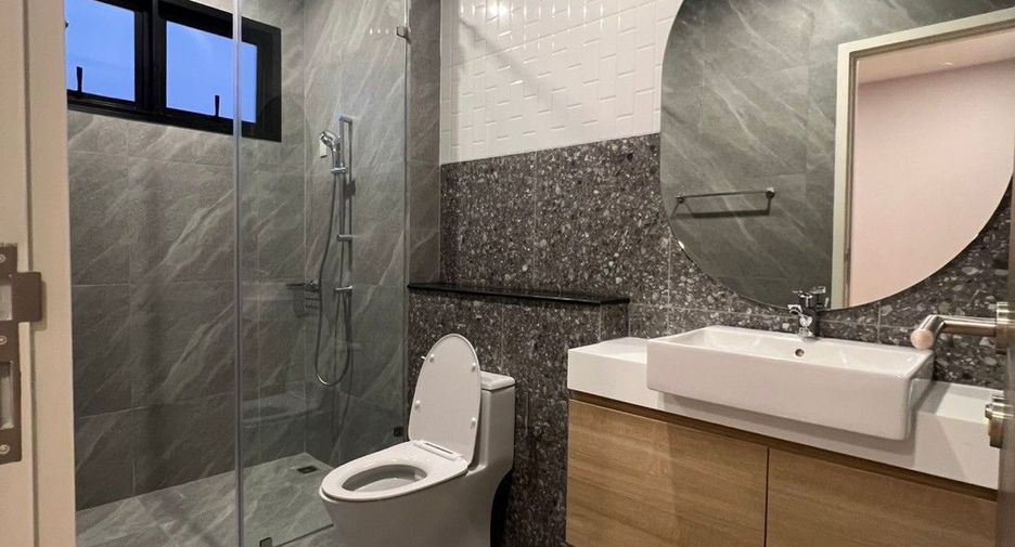 Haus zur Miete mit 4 Zimmer in Suan Luang, Bangkok