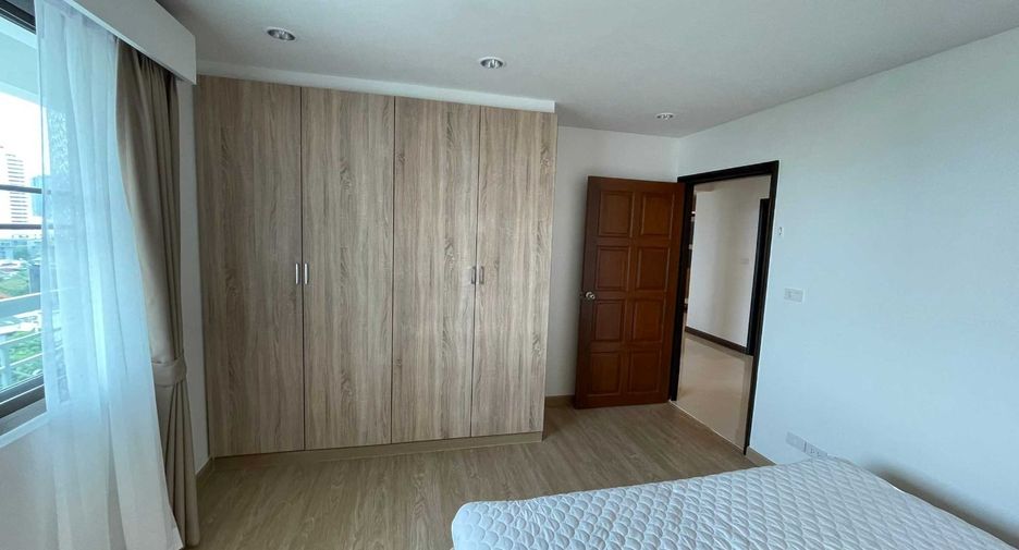 À louer et à vendre 3 chambres condo à Watthana, Bangkok