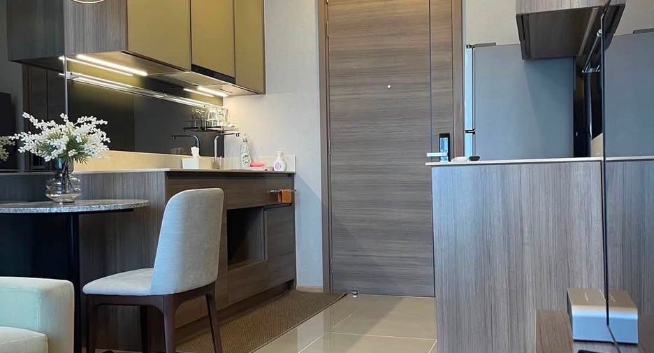 For rent 1 bed condo in Phaya Thai, Bangkok