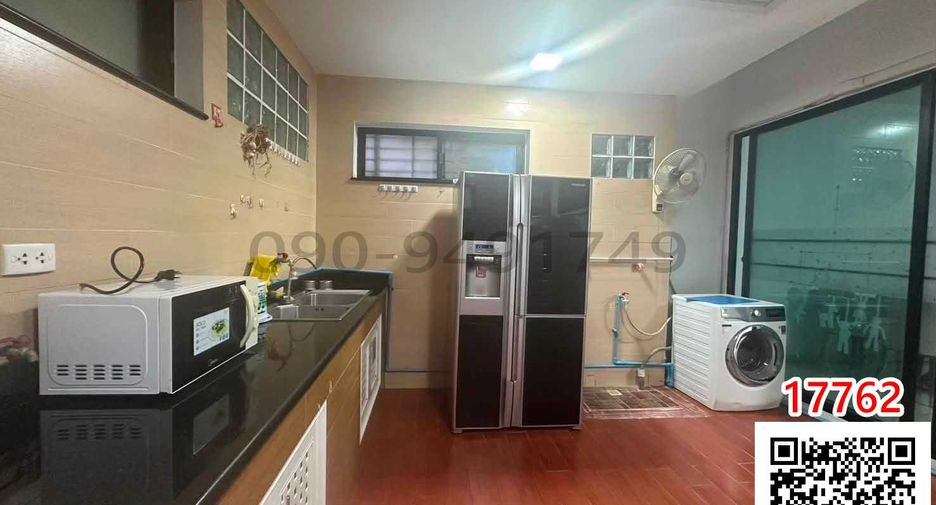 For rent 3 bedrooms townhouse in Bang Phli, Samut Prakan
