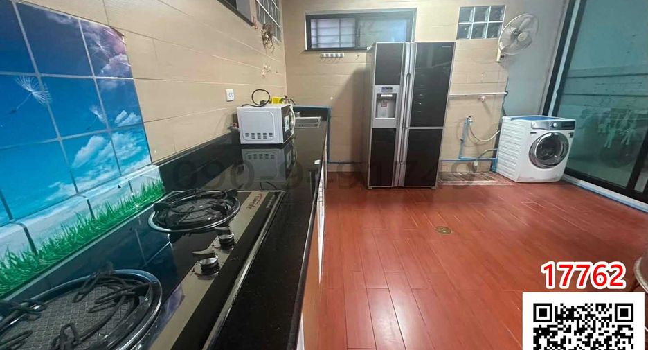 For rent 3 bedrooms townhouse in Bang Phli, Samut Prakan
