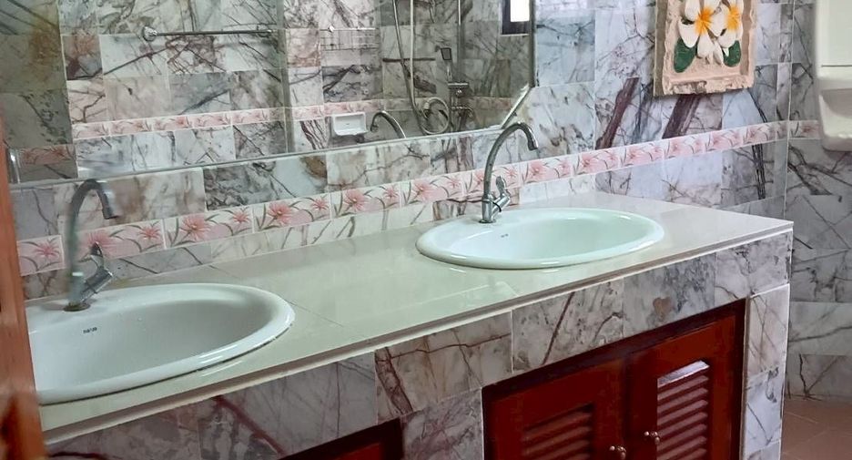 For sale 4 bedrooms house in Ban Chang, Rayong