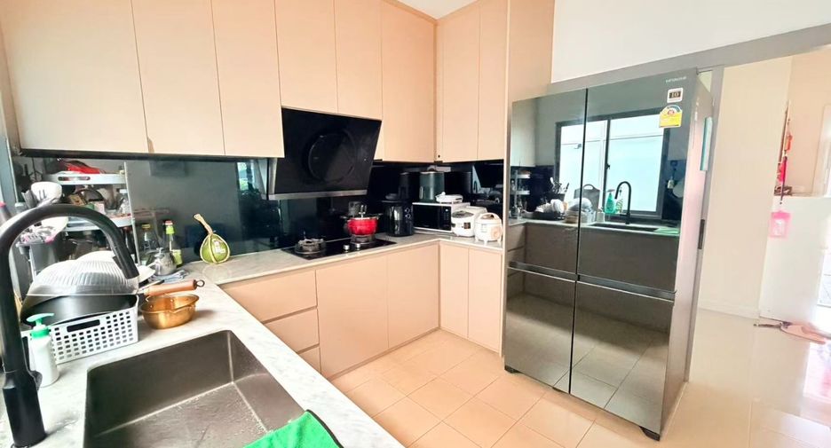 For rent 4 bedrooms house in Lat Krabang, Bangkok