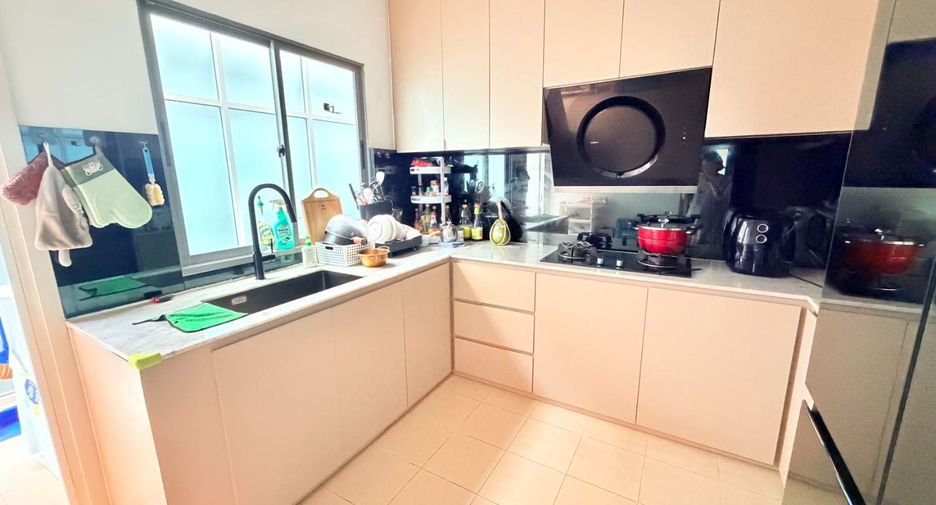 For rent 4 bedrooms house in Lat Krabang, Bangkok