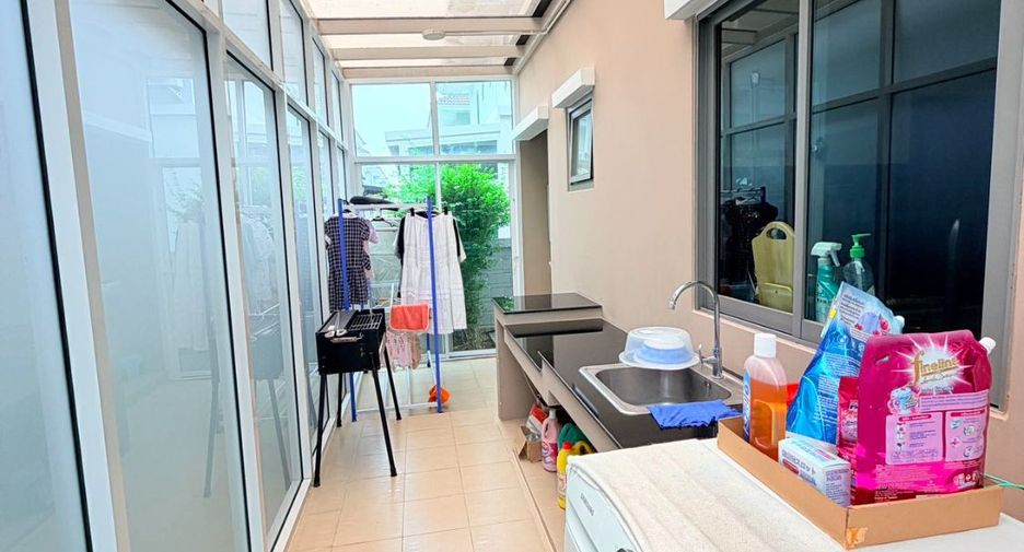 For rent 4 bedrooms house in Lat Krabang, Bangkok
