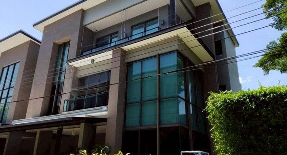 For sale 3 bedrooms house in Bang Sue, Bangkok
