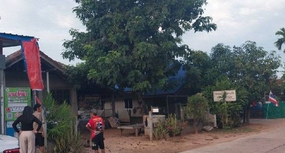 For sale 3 bedrooms house in Sanom, Surin