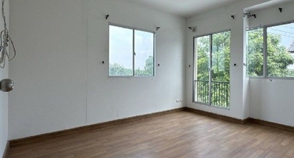 For sale 3 bedrooms townhouse in Ban Khai, Rayong