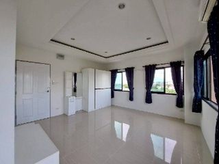 À vendre 1 chambre condo à Ban Bueng, Chonburi
