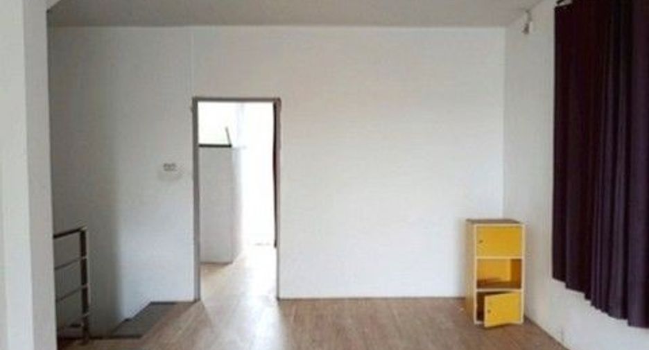 For sale 1 bed townhouse in Ban Bueng, Chonburi