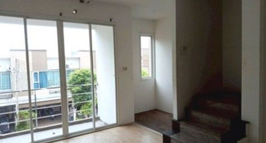 For sale 1 bed townhouse in Ban Bueng, Chonburi