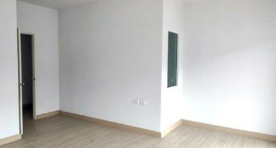 For sale 1 bed townhouse in Ban Bueng, Chonburi